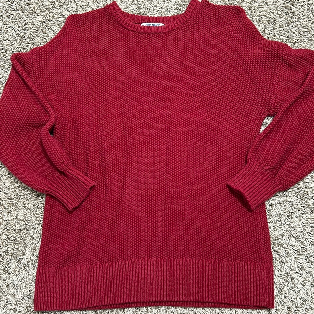 Textured knit tunic sweater in burgundy